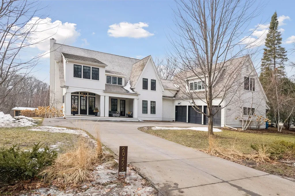 20455 Park Place Deephaven MN 55331