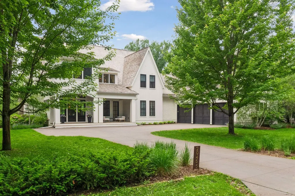 20455 Park Place Deephaven MN 55331