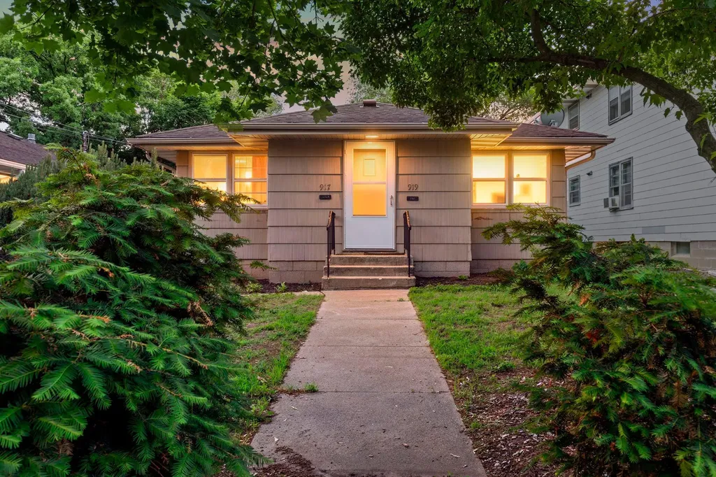 917- 919 Weeks Avenue SE Minneapolis MN 55414