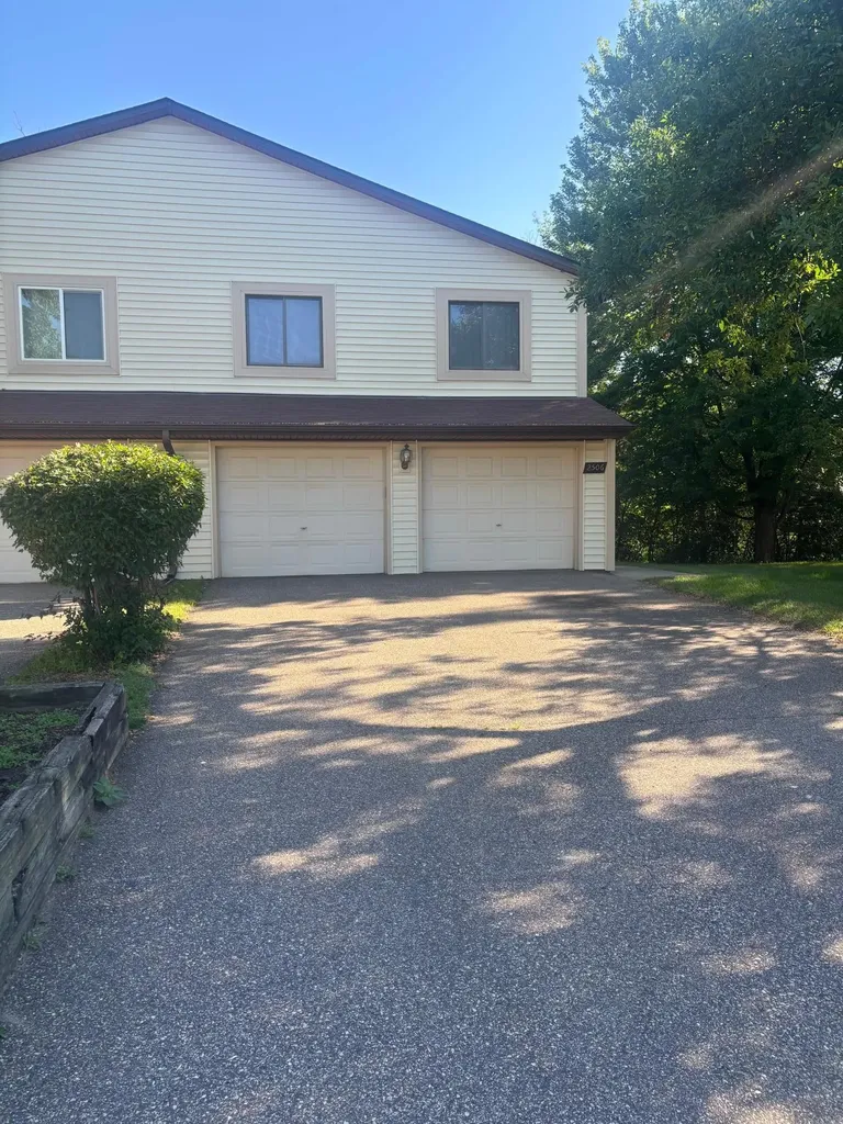 2506 Woodbridge Street Roseville MN 55113