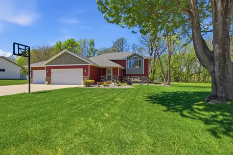 681 W River Drive New London MN 56273