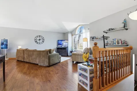 681 W River Drive New London MN 56273