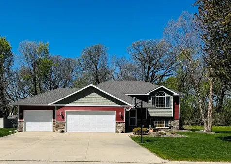 681 W River Drive New London MN 56273