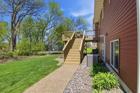 681 W River Drive New London MN 56273