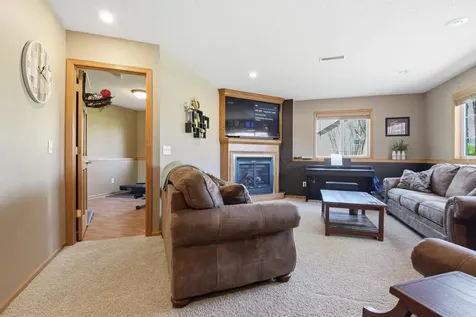 681 W River Drive New London MN 56273