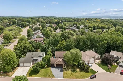 2478 Timber Court E Maplewood MN 55119