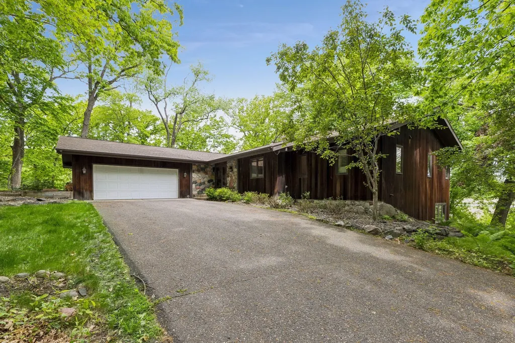 1 Snowy Owl Lane North Oaks MN 55127