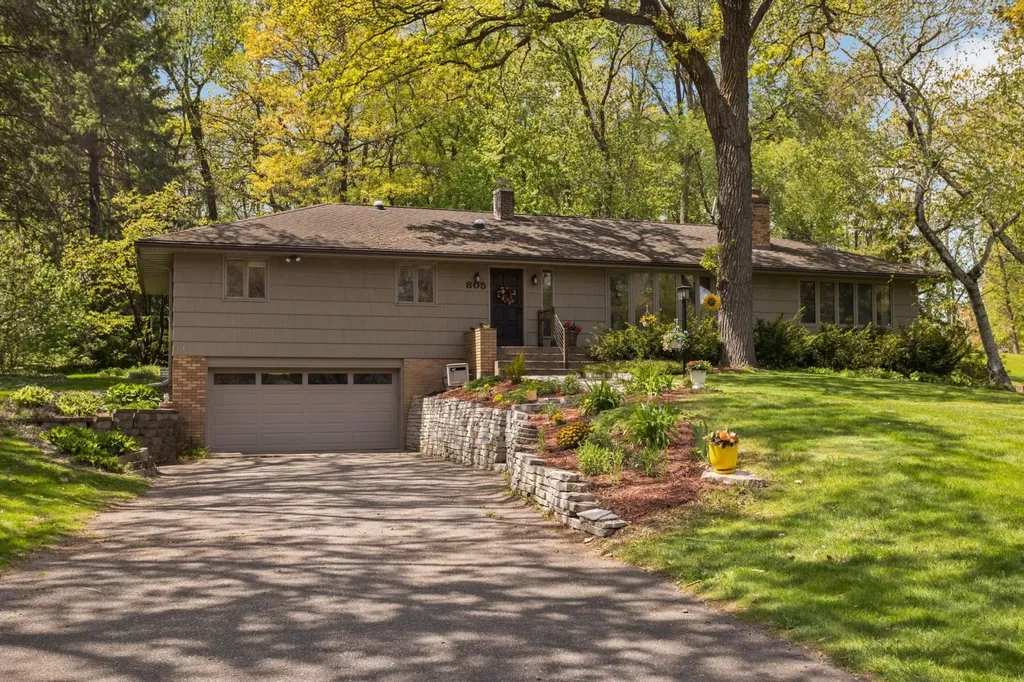 805 Kingsview Lane N Plymouth MN 55447