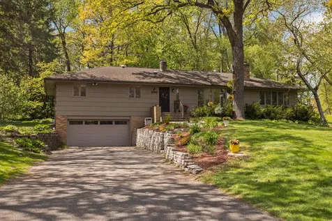 805 Kingsview Lane N Plymouth MN 55447