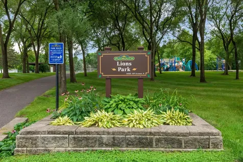 805 Kingsview Lane N Plymouth MN 55447