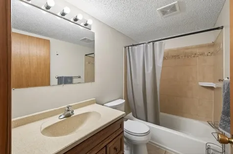 6857 8th Street Lane N Oakdale MN 55128