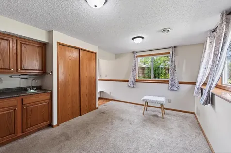 6857 8th Street Lane N Oakdale MN 55128