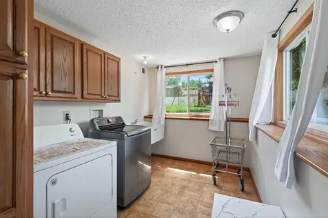 6857 8th Street Lane N Oakdale MN 55128