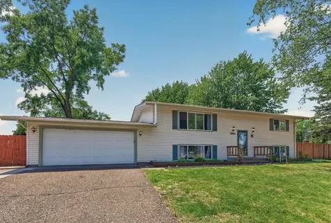 6857 8th Street Lane N Oakdale MN 55128
