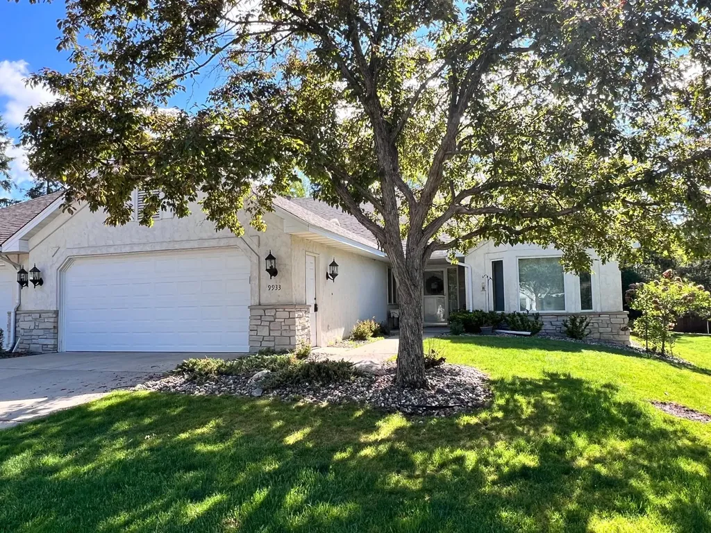 9933 Old Wagon Trail Eden Prairie MN 55347
