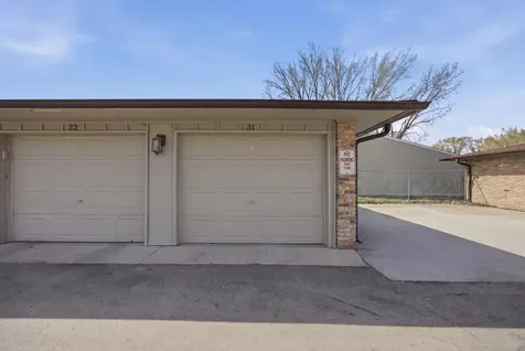 1510 16 1/2 Street S Fargo ND 58103
