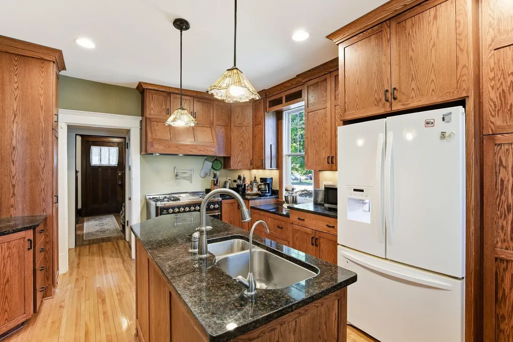 1609 Sherburne Avenue Saint Paul MN 55104