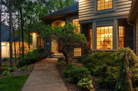 9001 Springwood Drive Woodbury MN 55125