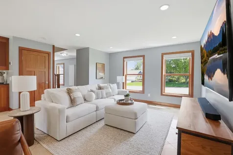 2734 Shadow Wood Court Chaska MN 55318