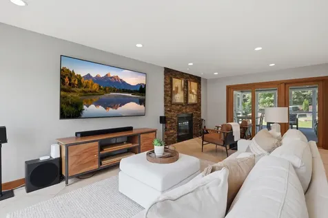 2734 Shadow Wood Court Chaska MN 55318