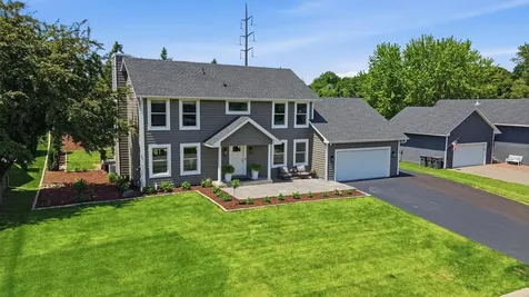 2734 Shadow Wood Court Chaska MN 55318