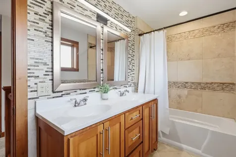2734 Shadow Wood Court Chaska MN 55318