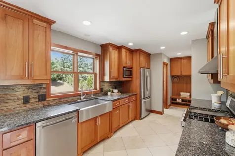 2734 Shadow Wood Court Chaska MN 55318