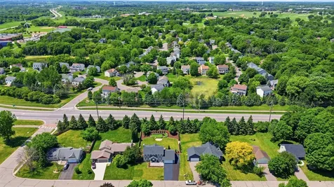 2734 Shadow Wood Court Chaska MN 55318