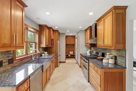 2734 Shadow Wood Court Chaska MN 55318