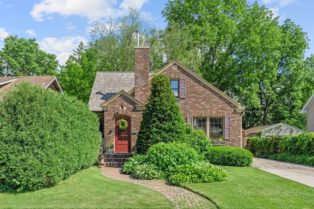 825 5th Avenue SW Faribault MN 55021