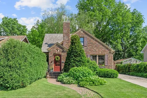 825 5th Avenue SW Faribault MN 55021