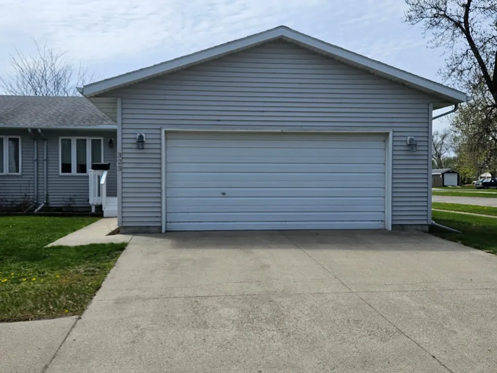 323 3rd Avenue S Wahpeton ND 58075