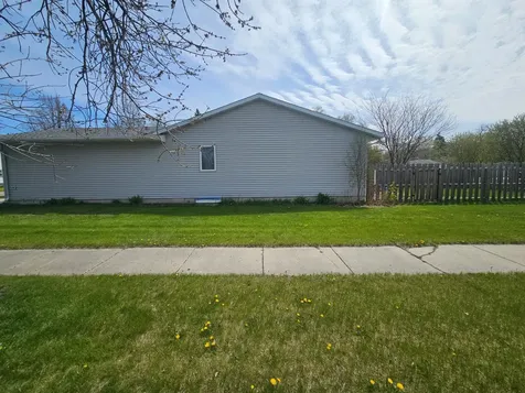 323 3rd Avenue S Wahpeton ND 58075