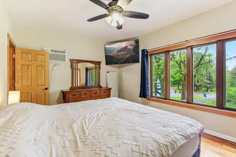 6104 24th Street N Oakdale MN 55128