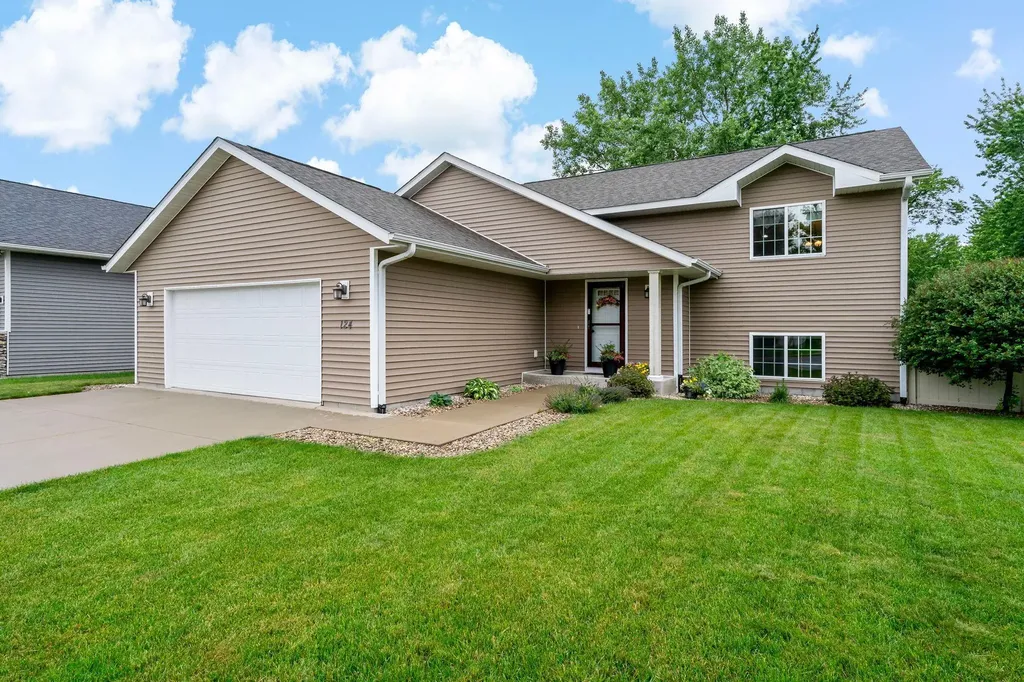 124 Harbor Hill Drive Mankato MN 56001