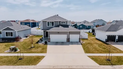 5568 37th Avenue S Fargo ND 58104
