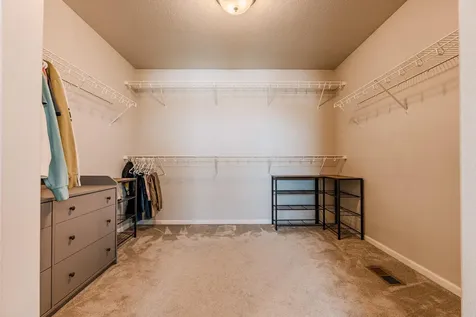 5568 37th Avenue S Fargo ND 58104
