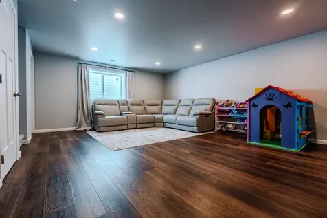 5568 37th Avenue S Fargo ND 58104