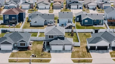 5568 37th Avenue S Fargo ND 58104