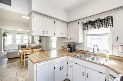 1525 4th Avenue S Fargo ND 58103