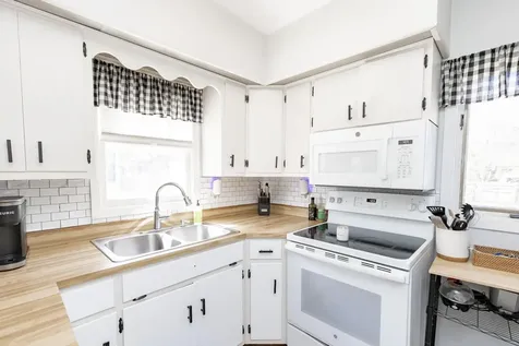1525 4th Avenue S Fargo ND 58103