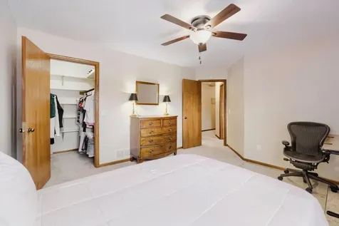 1915 E 122nd Street Burnsville MN 55337