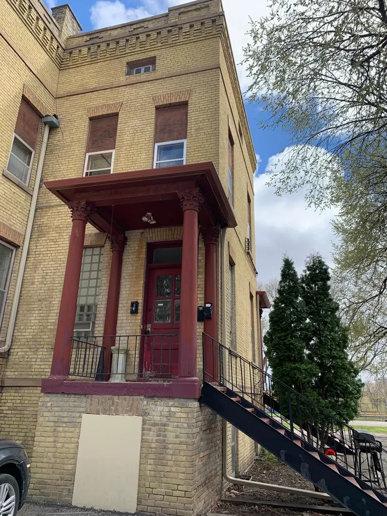 57 11th Avenue N Fargo ND 58102