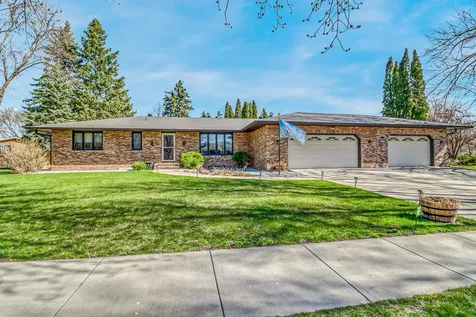 42 36th Avenue NE Fargo ND 58102