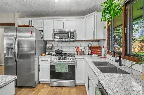 42 36th Avenue NE Fargo ND 58102