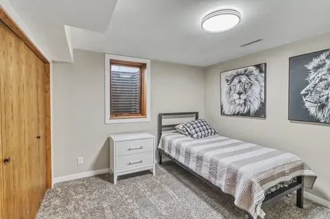 42 36th Avenue NE Fargo ND 58102