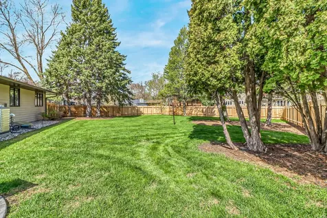 42 36th Avenue NE Fargo ND 58102