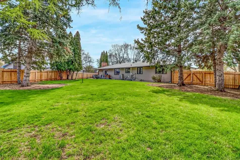 42 36th Avenue NE Fargo ND 58102