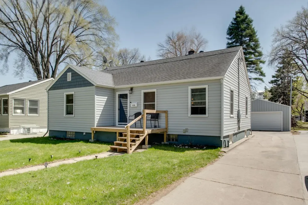 1630 6th Avenue S Fargo ND 58103