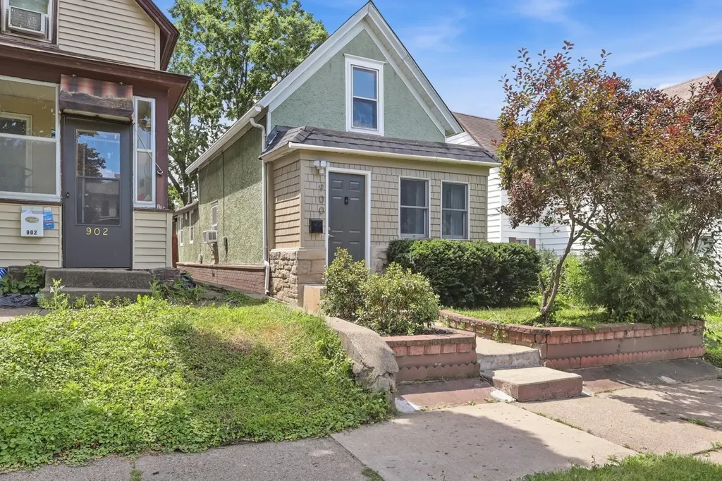 900 Geranium Avenue E Saint Paul MN 55106